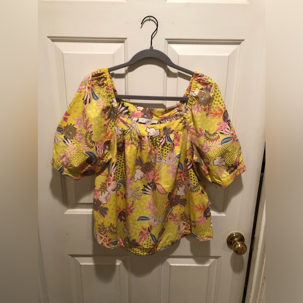 LOFT Size L yellow short sleeve shirt